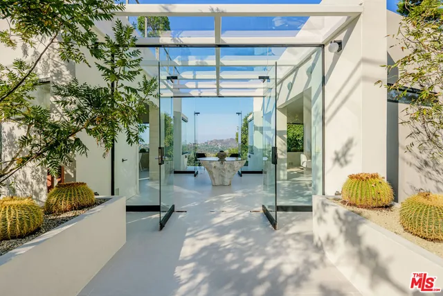 $22,500 | 8896 Lookout Mountain Avenue, Los Angeles, CA 90046