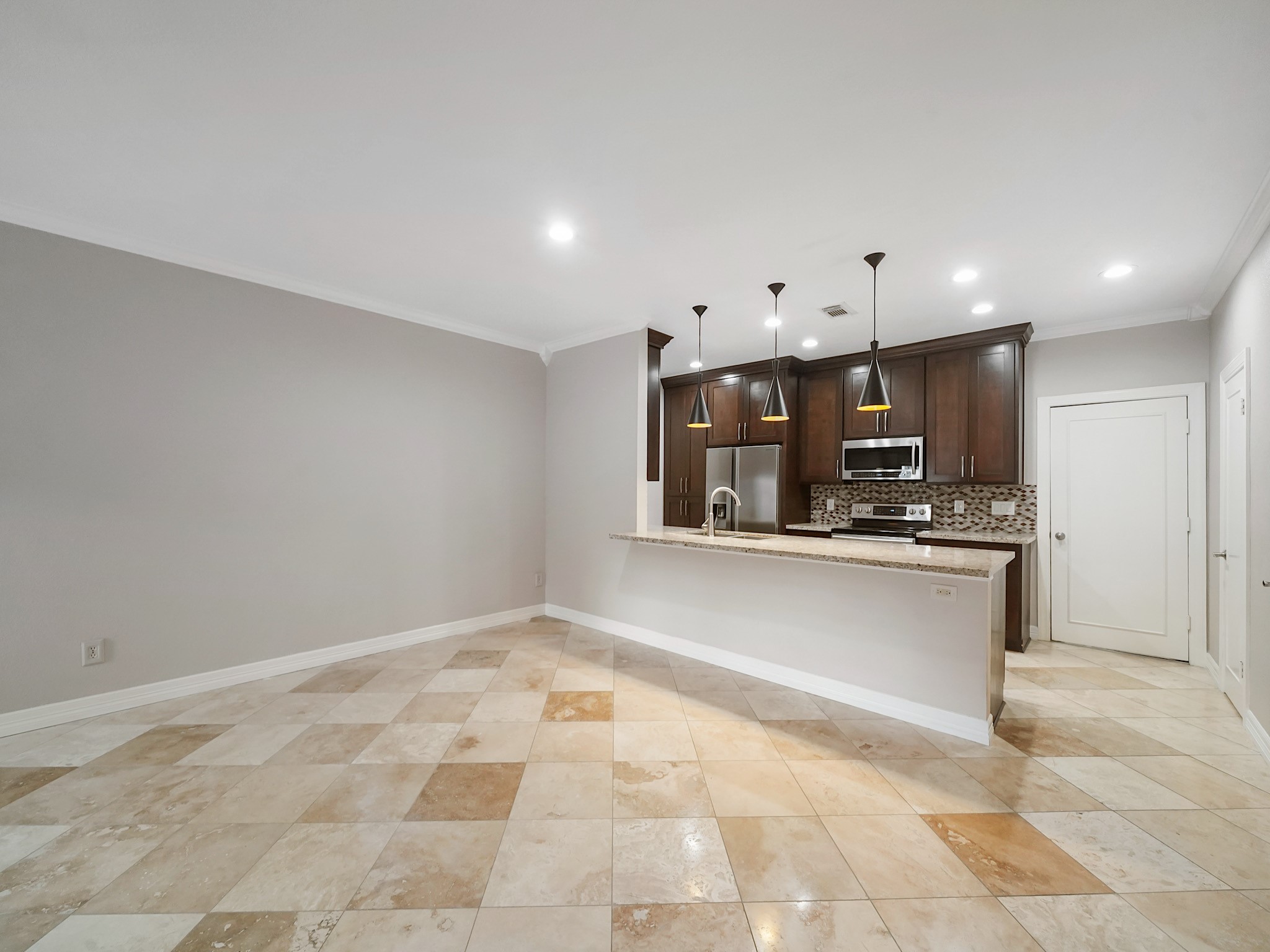 6000 Reims Road, Unit 2205 Houston, TX 77036 - Photo 11 of 35 Seamless dining area just off the kitchen.