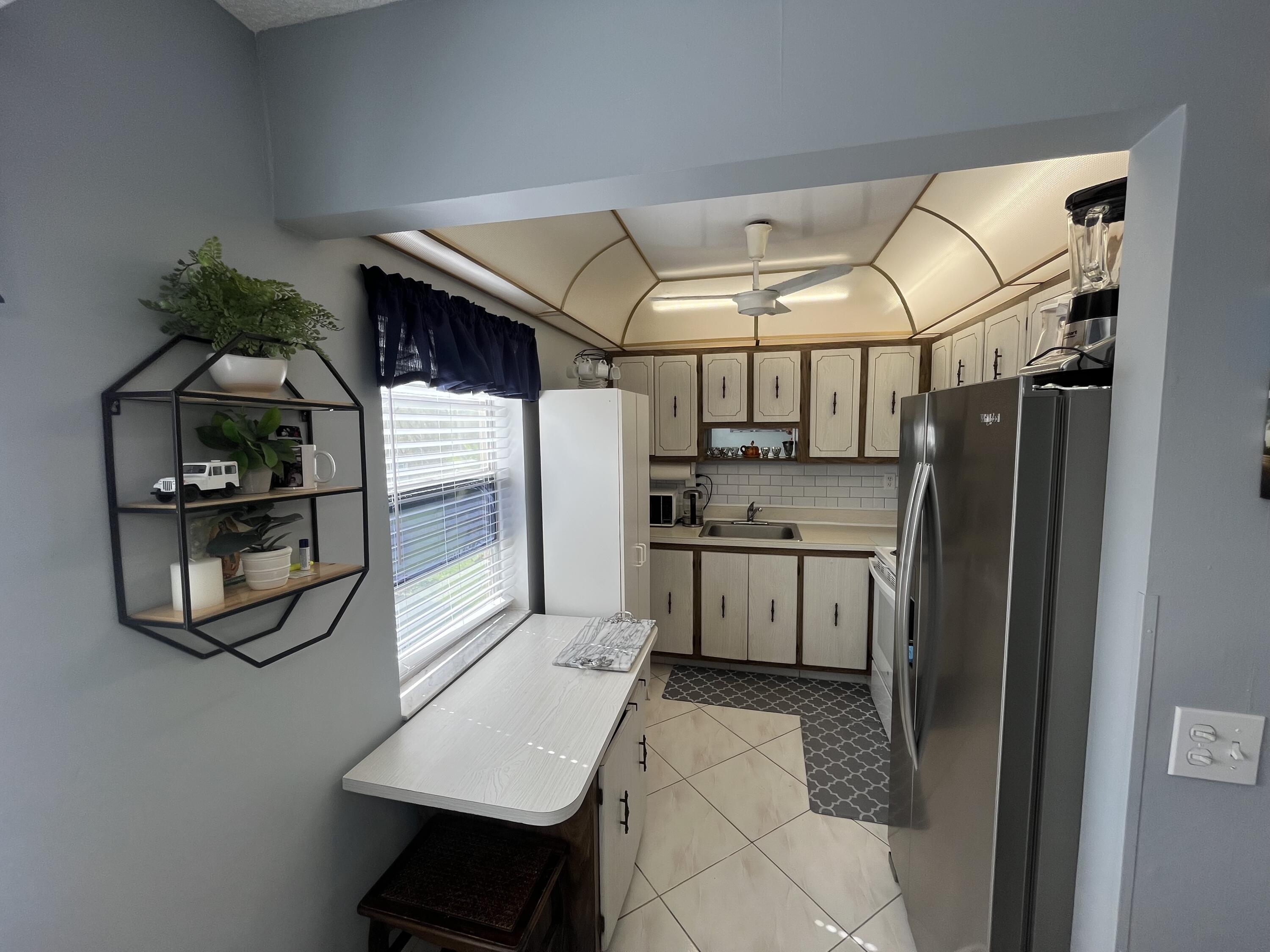 897 Flanders South, Unit 897 Delray Beach, FL 33484 - Photo 5 of 33 IMG_5283