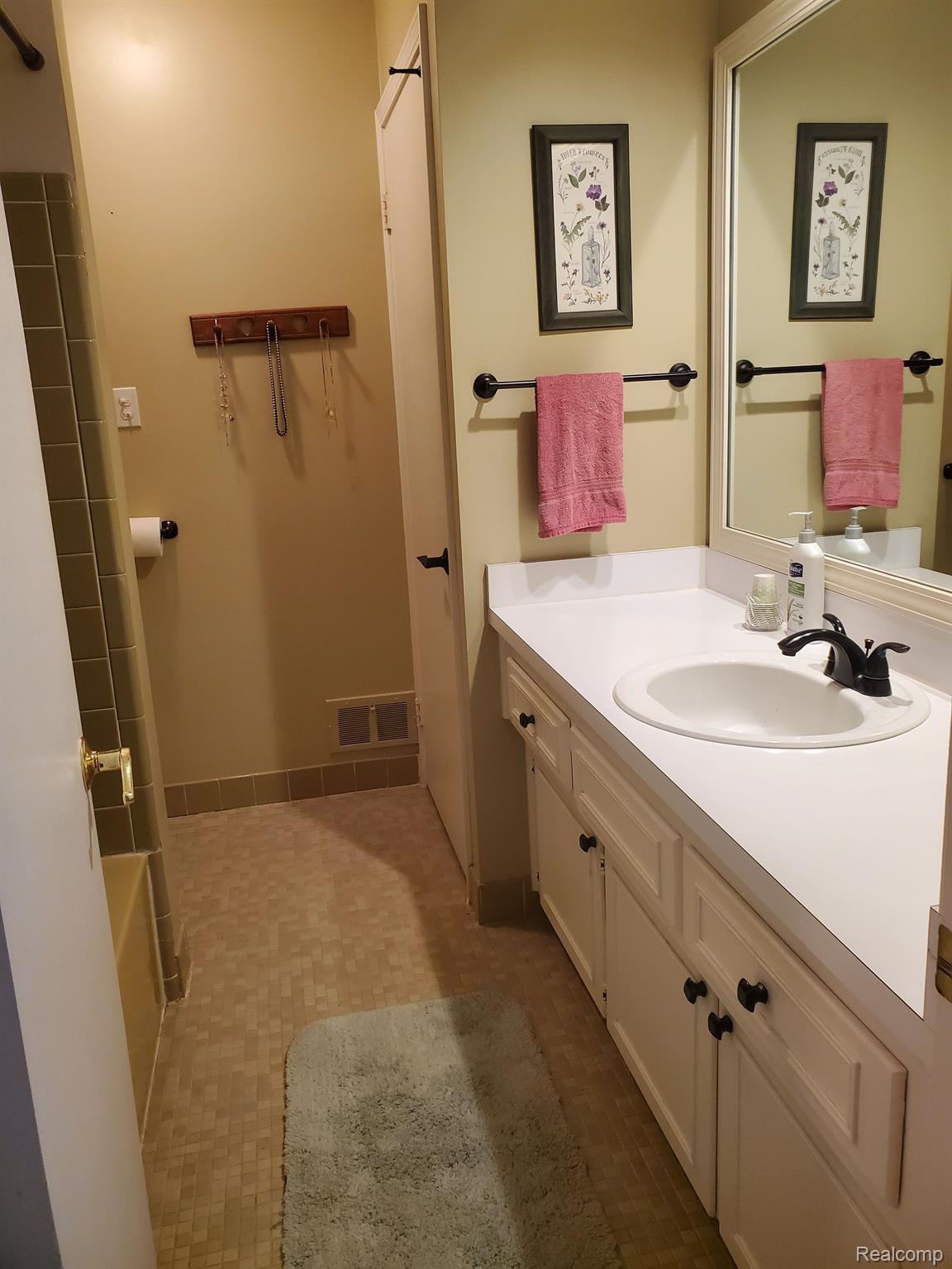 35647 Congress Road Farmington, MI 48335 - Photo 23 of 24 Gallery Image 23