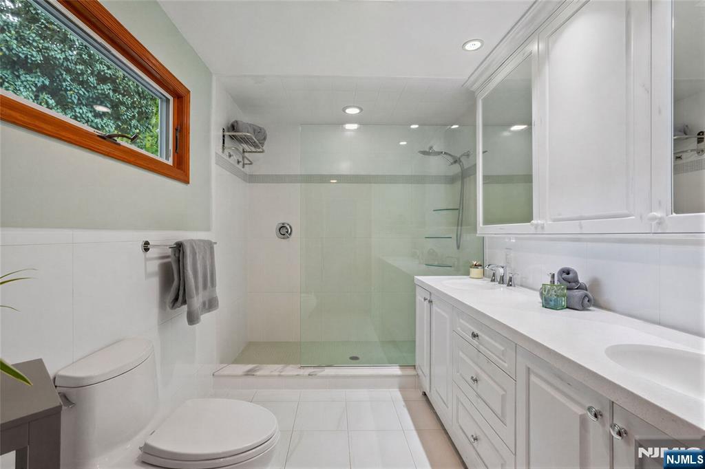 720 Maxwell Place Ridgewood, NJ 07450 - Photo 16 of 35