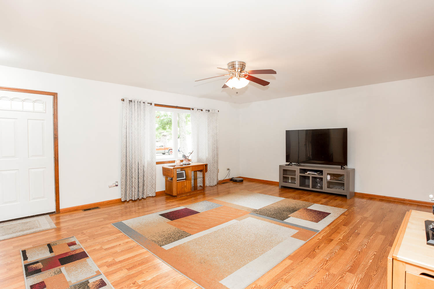 17936 Dekker Avenue Lansing, IL 60438 - Photo 16 of 35 a living room with furniture and a flat screen tv