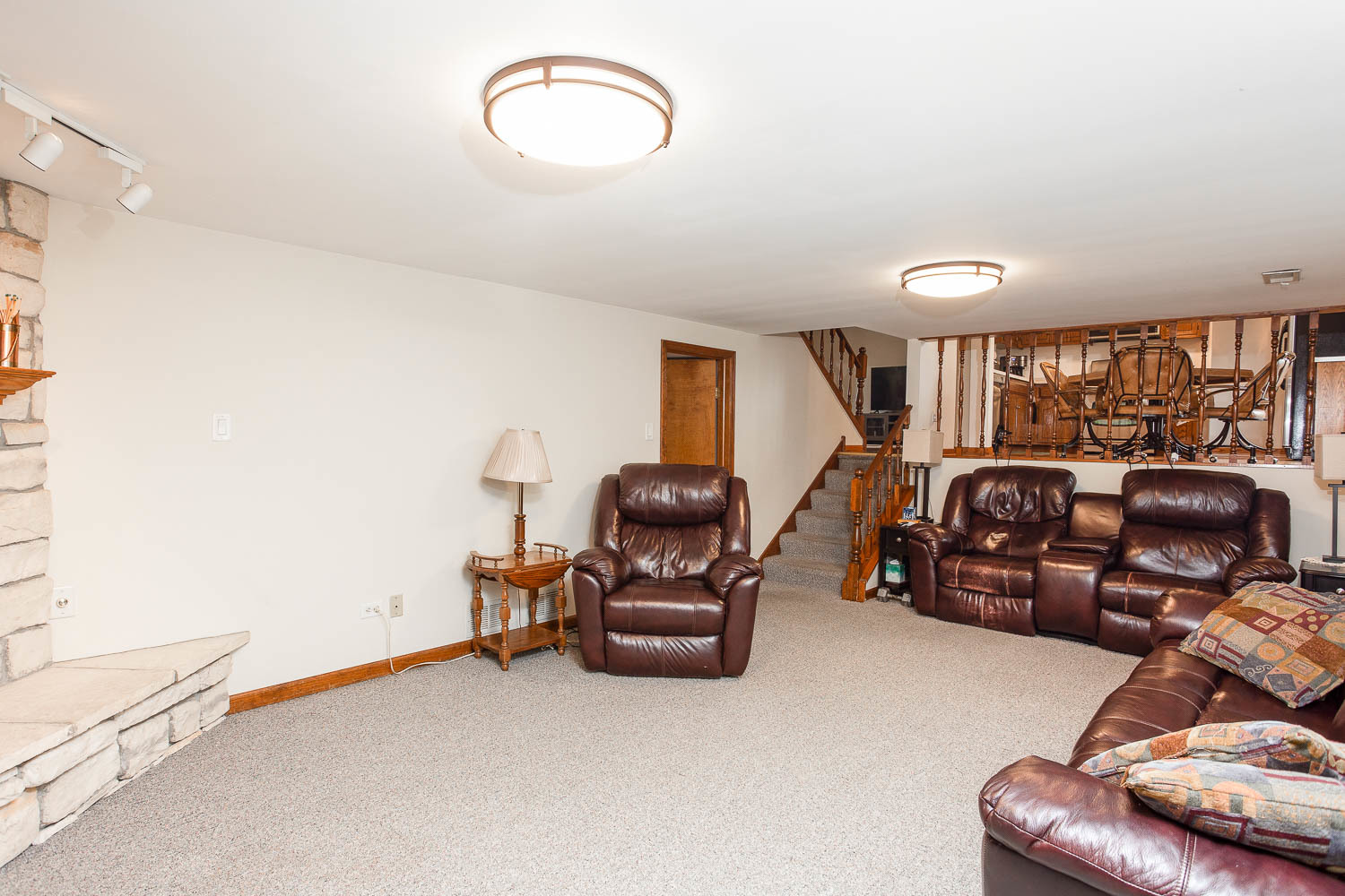 17936 Dekker Avenue Lansing, IL 60438 - Photo 22 of 35 a room with furniture and a window