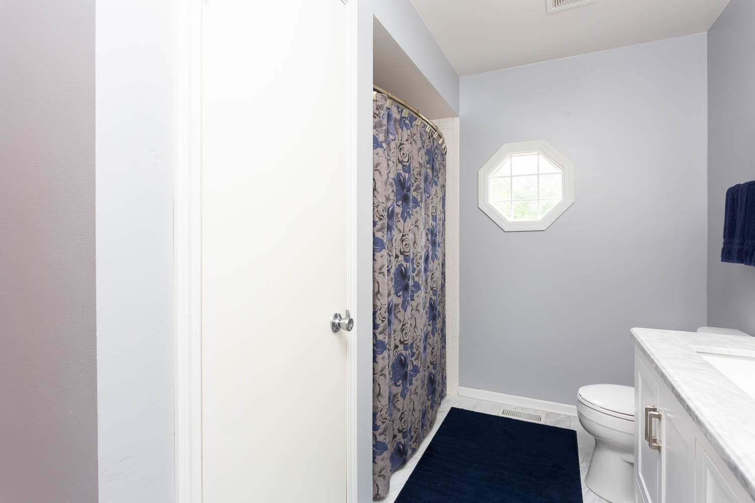 17936 Dekker Avenue Lansing, IL 60438 - Photo 27 of 35 a bathroom with a toilet and a shower