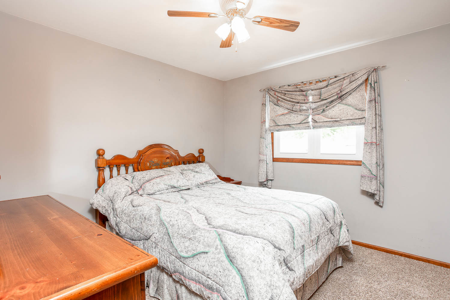 17936 Dekker Avenue Lansing, IL 60438 - Photo 28 of 35 a bedroom with a bed and dresser