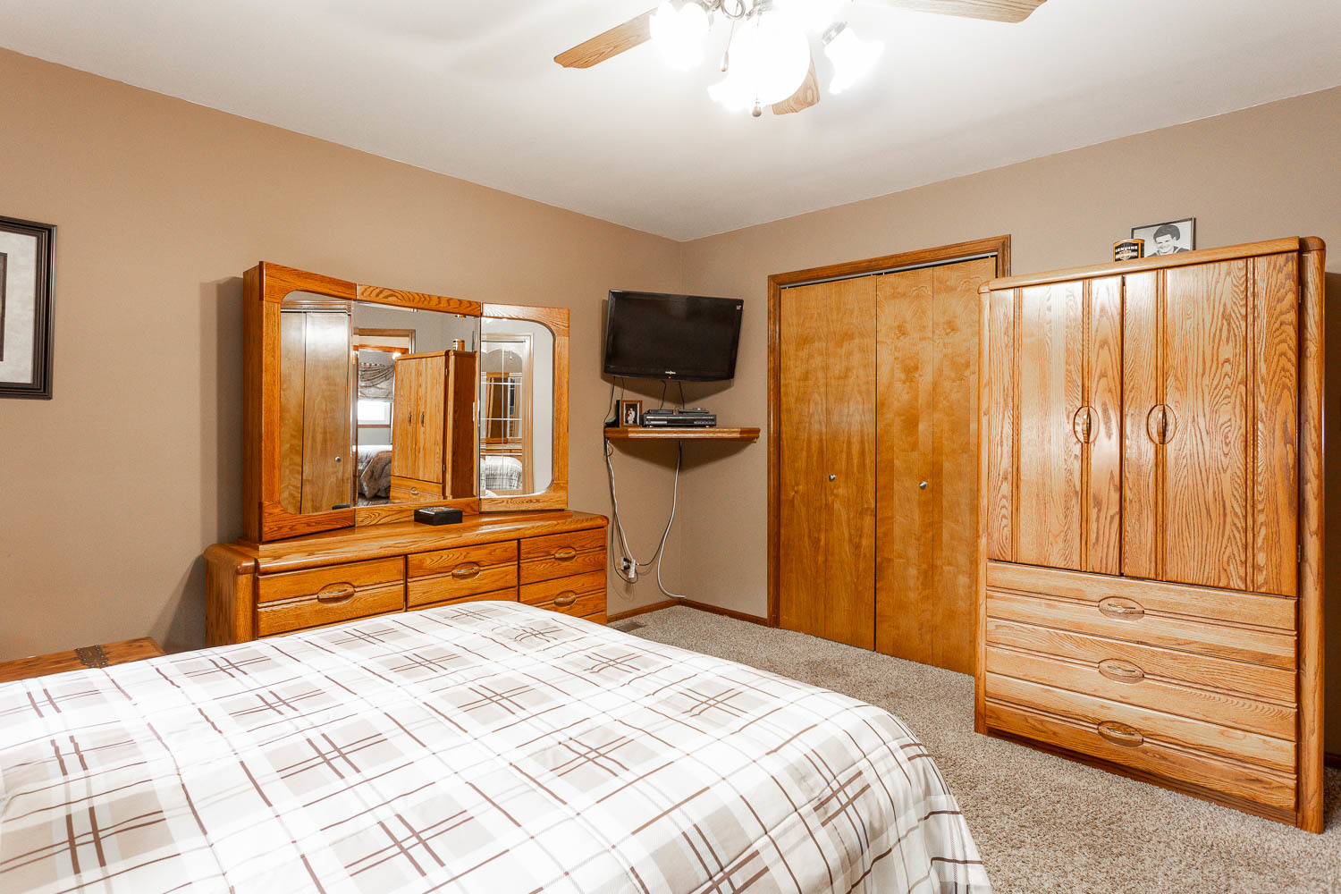 17936 Dekker Avenue Lansing, IL 60438 - Photo 33 of 35 a bedroom with a bed and a television