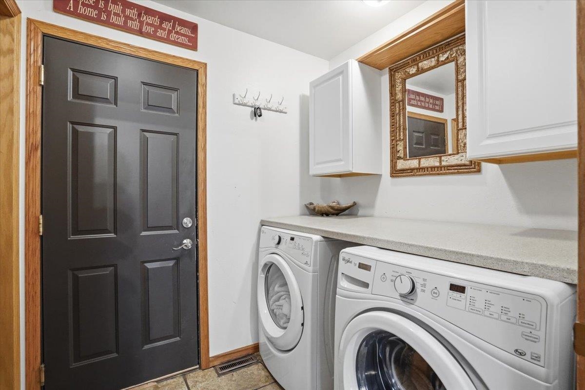 W9072 Hilltop Road Portage, WI 53901 - Photo 14 of 38