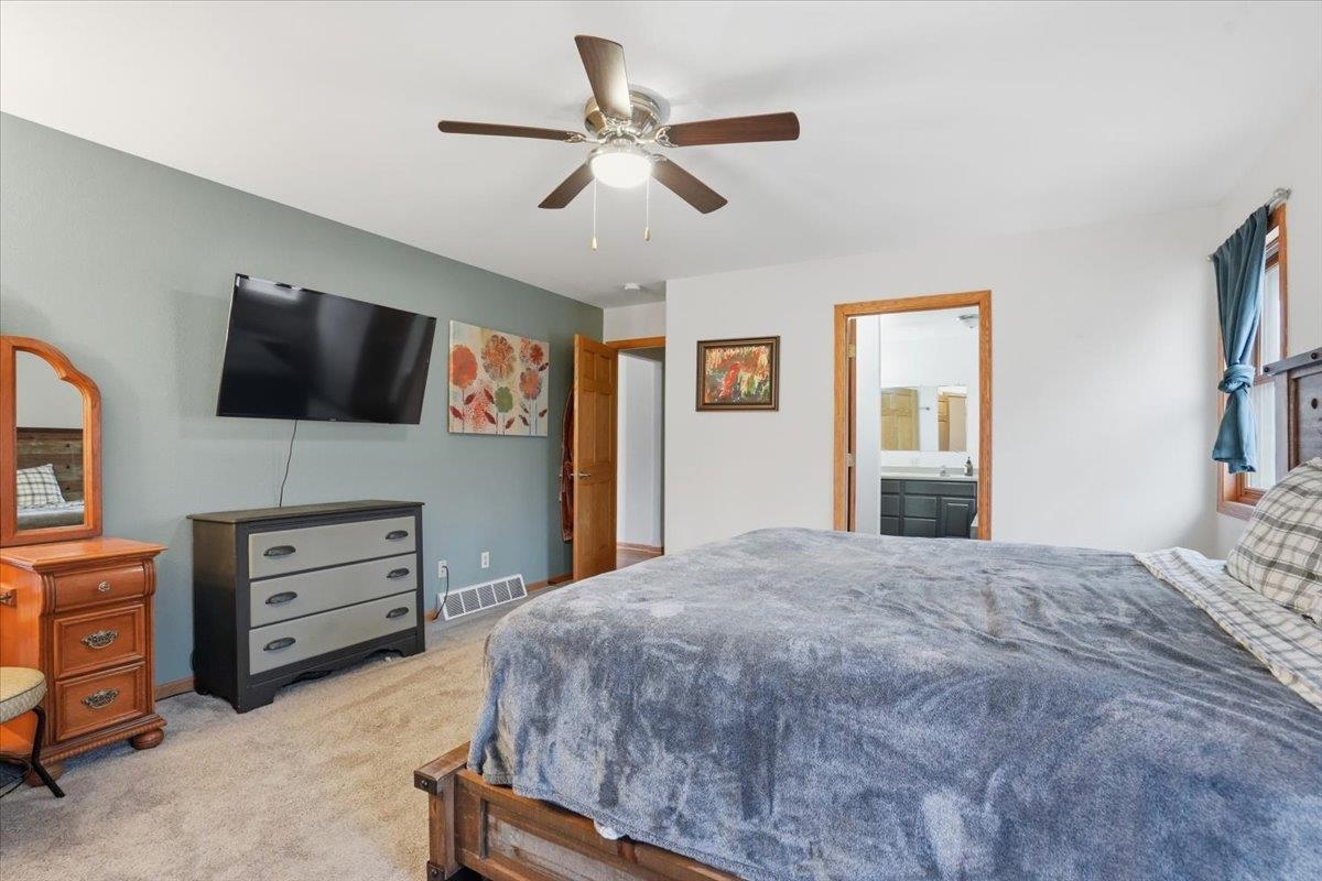 W9072 Hilltop Road Portage, WI 53901 - Photo 17 of 38