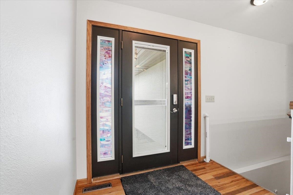 W9072 Hilltop Road Portage, WI 53901 - Photo 4 of 38