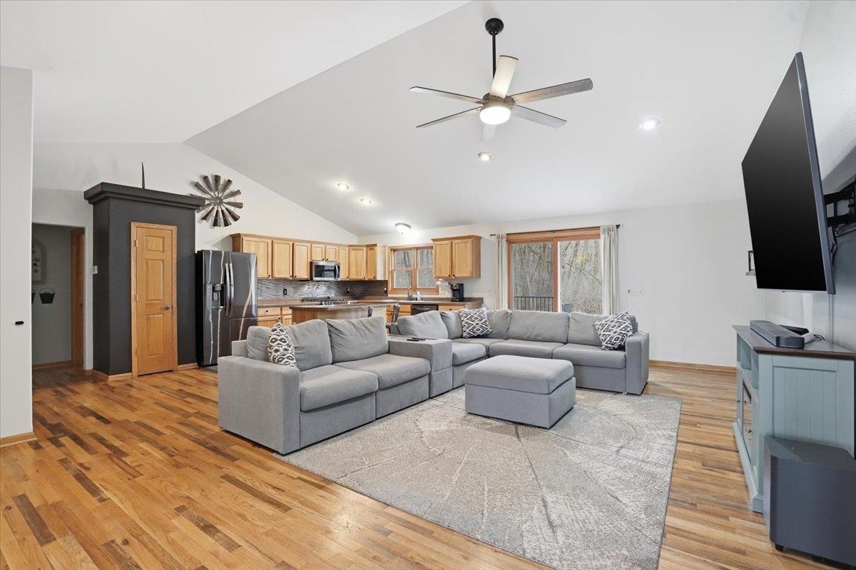 W9072 Hilltop Road Portage, WI 53901 - Photo 5 of 38