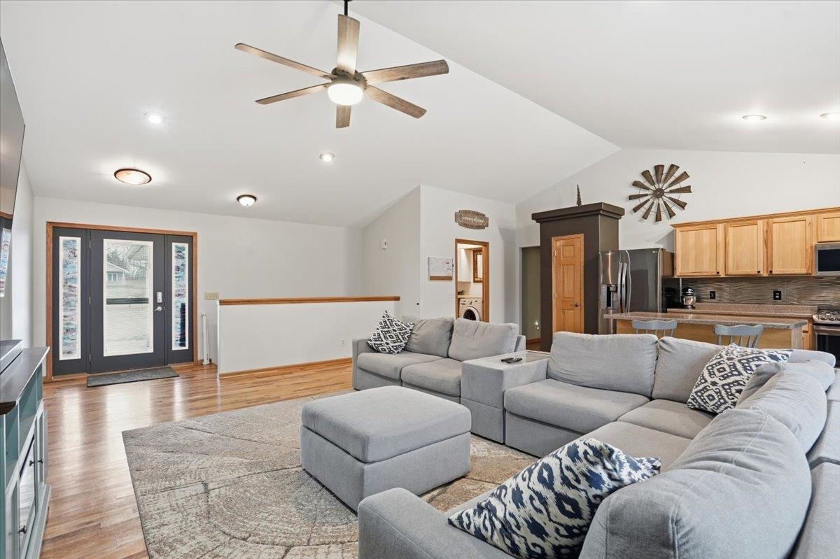 W9072 Hilltop Road Portage, WI 53901 - Photo 8 of 38