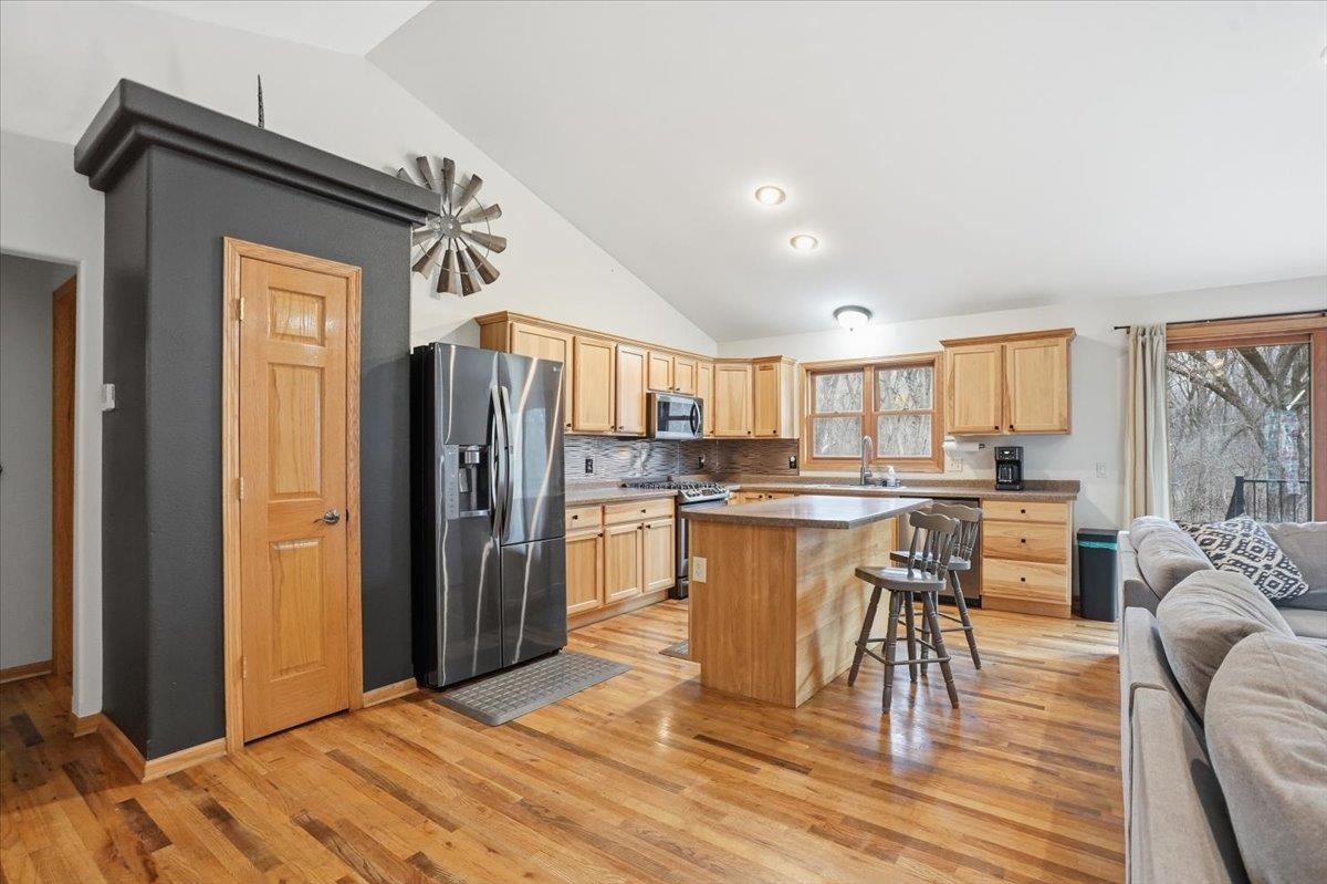 W9072 Hilltop Road Portage, WI 53901 - Photo 9 of 38