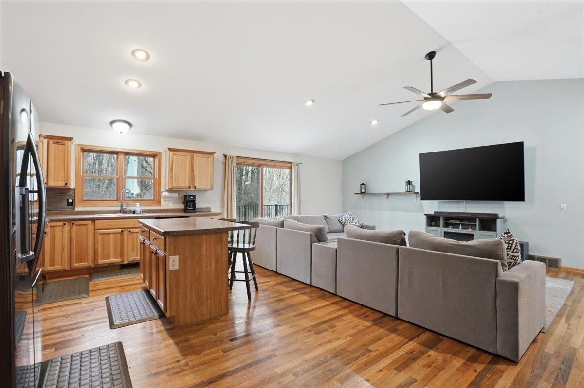 W9072 Hilltop Road Portage, WI 53901 - Photo 10 of 38