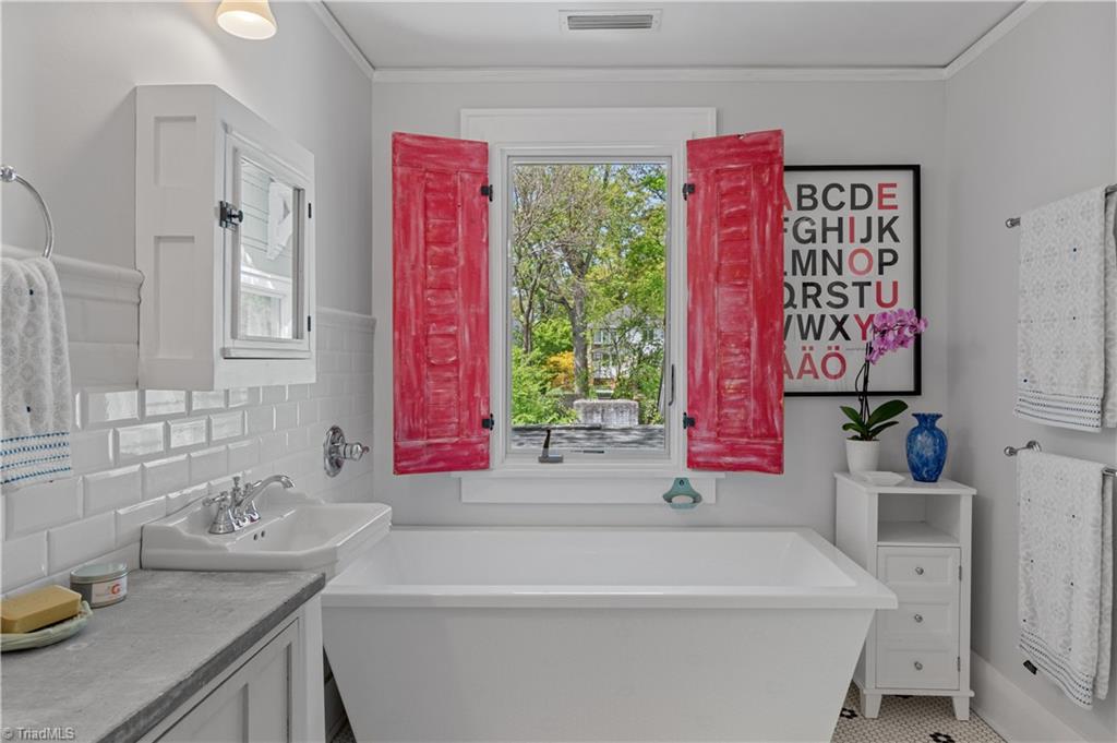 608 Stratford Road Northwest Winston-Salem, NC 27104 - Photo 32 of 50