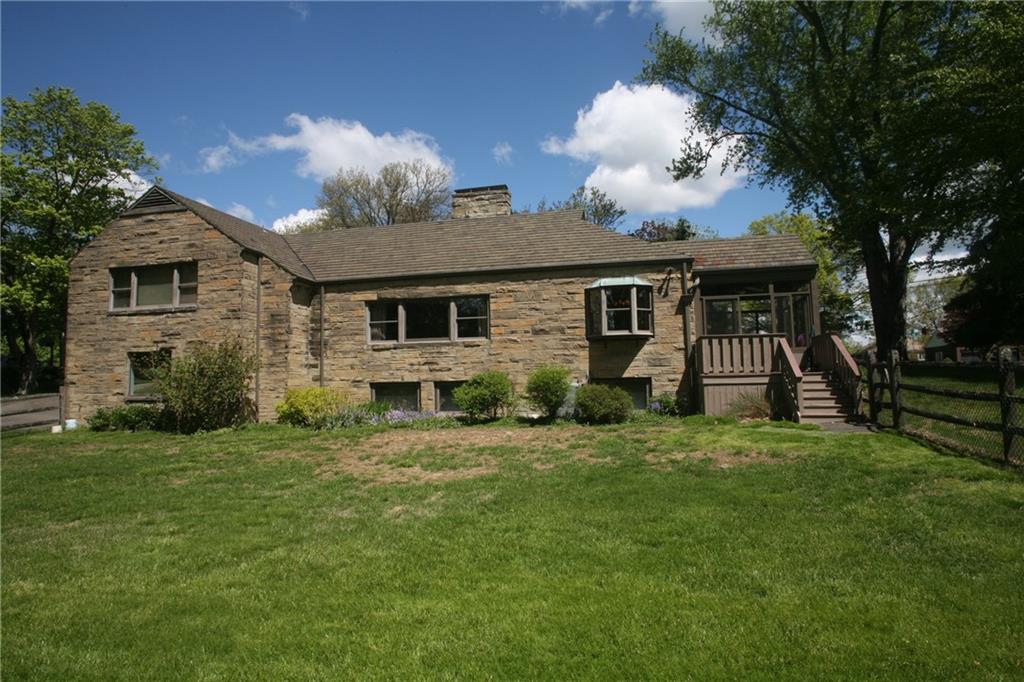 260 Crestmont Road Pittsburgh, PA 15237 - Photo 2 of 25 Gallery Image 2