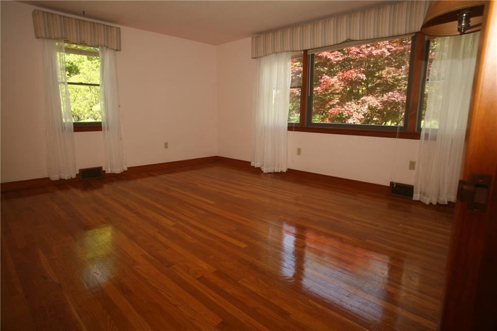 260 Crestmont Road Pittsburgh, PA 15237 - Photo 19 of 25 Gallery Image 19