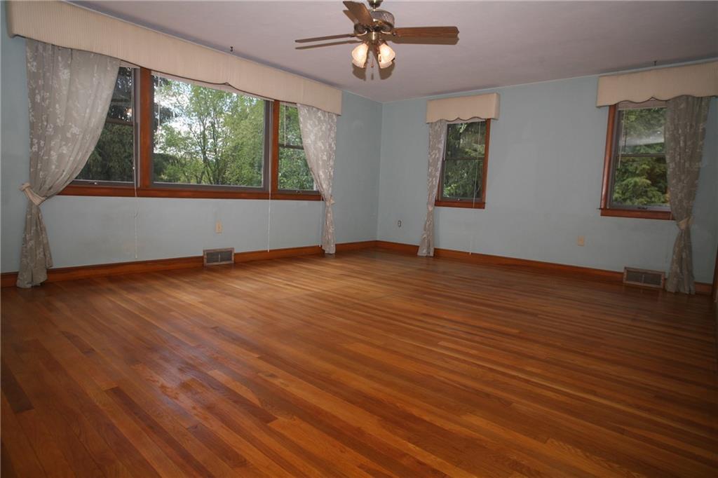 260 Crestmont Road Pittsburgh, PA 15237 - Photo 21 of 25 Gallery Image 21