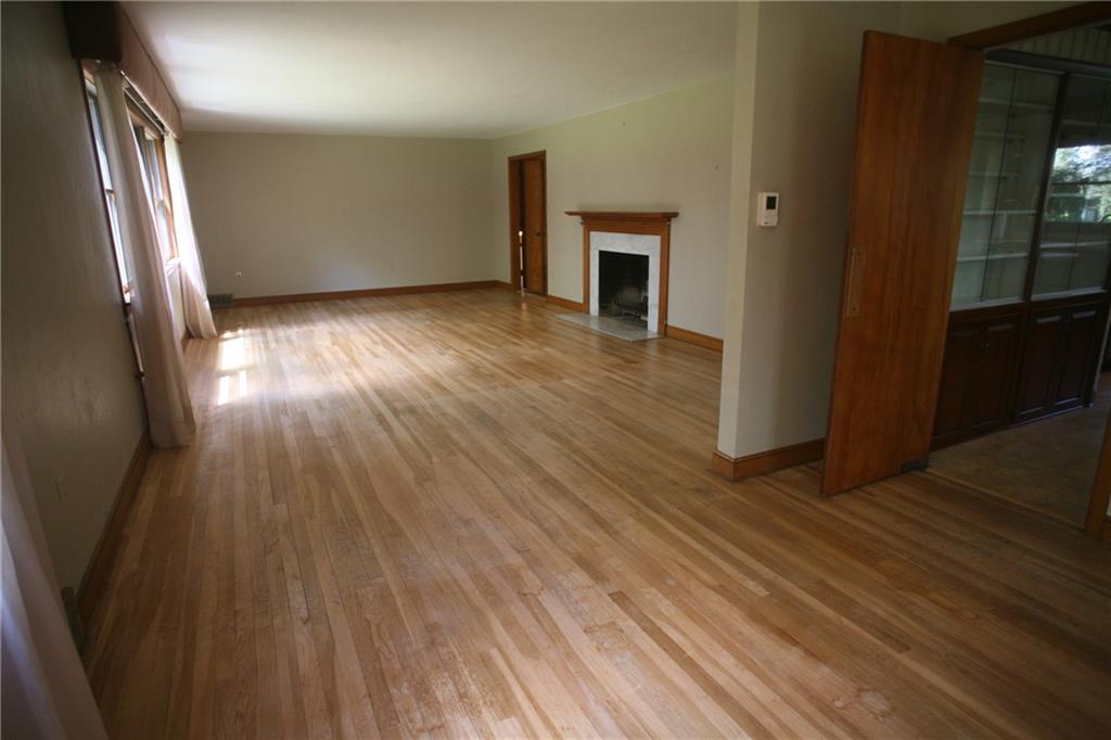 260 Crestmont Road Pittsburgh, PA 15237 - Photo 4 of 25 Gallery Image 4