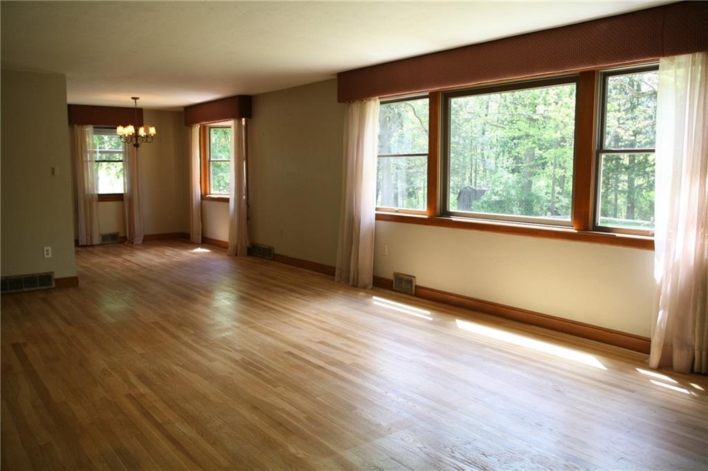 260 Crestmont Road Pittsburgh, PA 15237 - Photo 5 of 25 Gallery Image 5