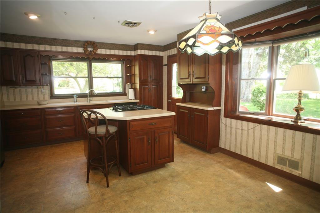 260 Crestmont Road Pittsburgh, PA 15237 - Photo 6 of 25 Gallery Image 6