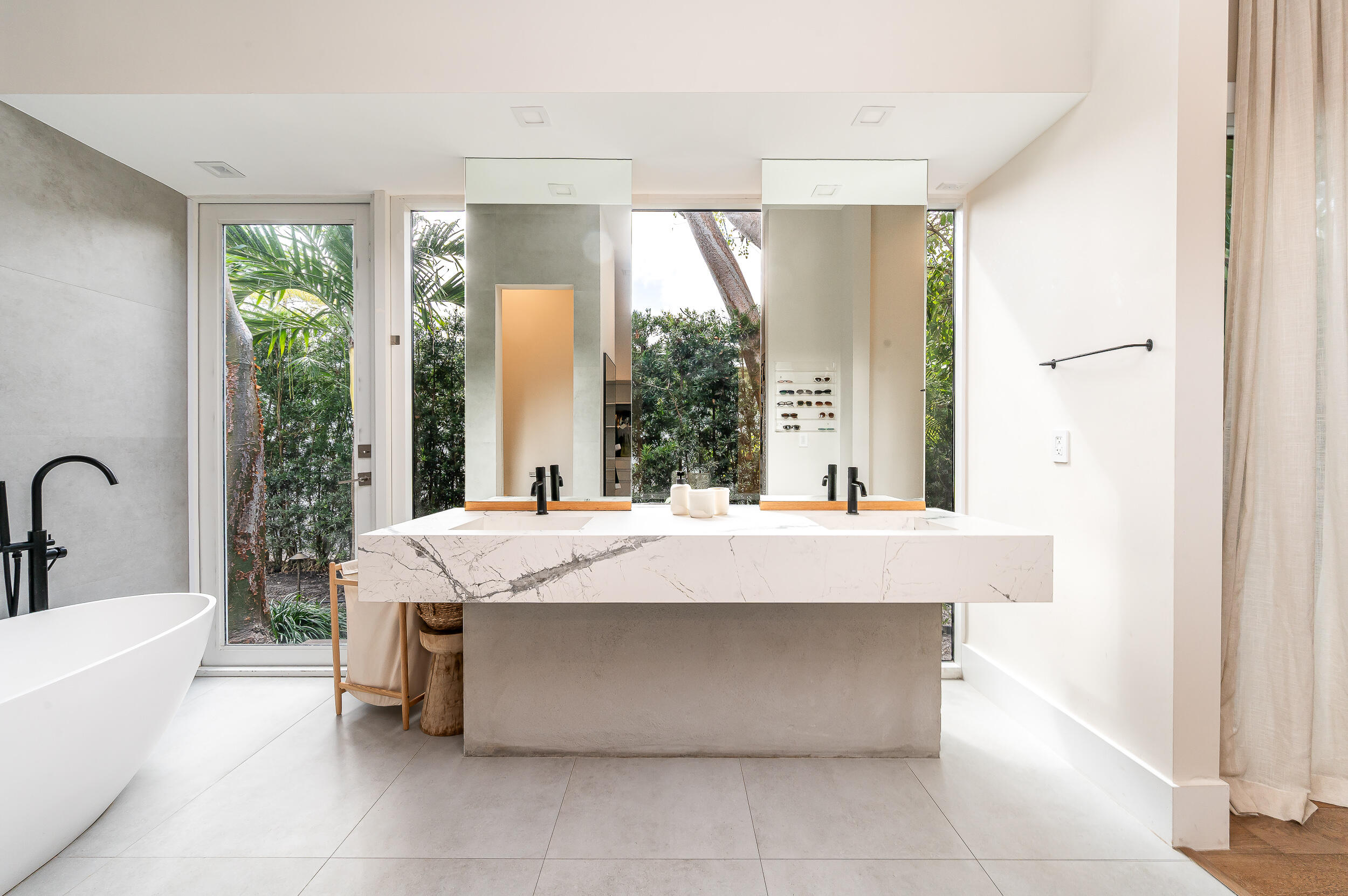 4740 Bay Point Road Miami, FL 33137 - Photo 12 of 27 a view of a bathtub in a bathroom