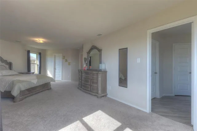 a view of livingroom with furniture