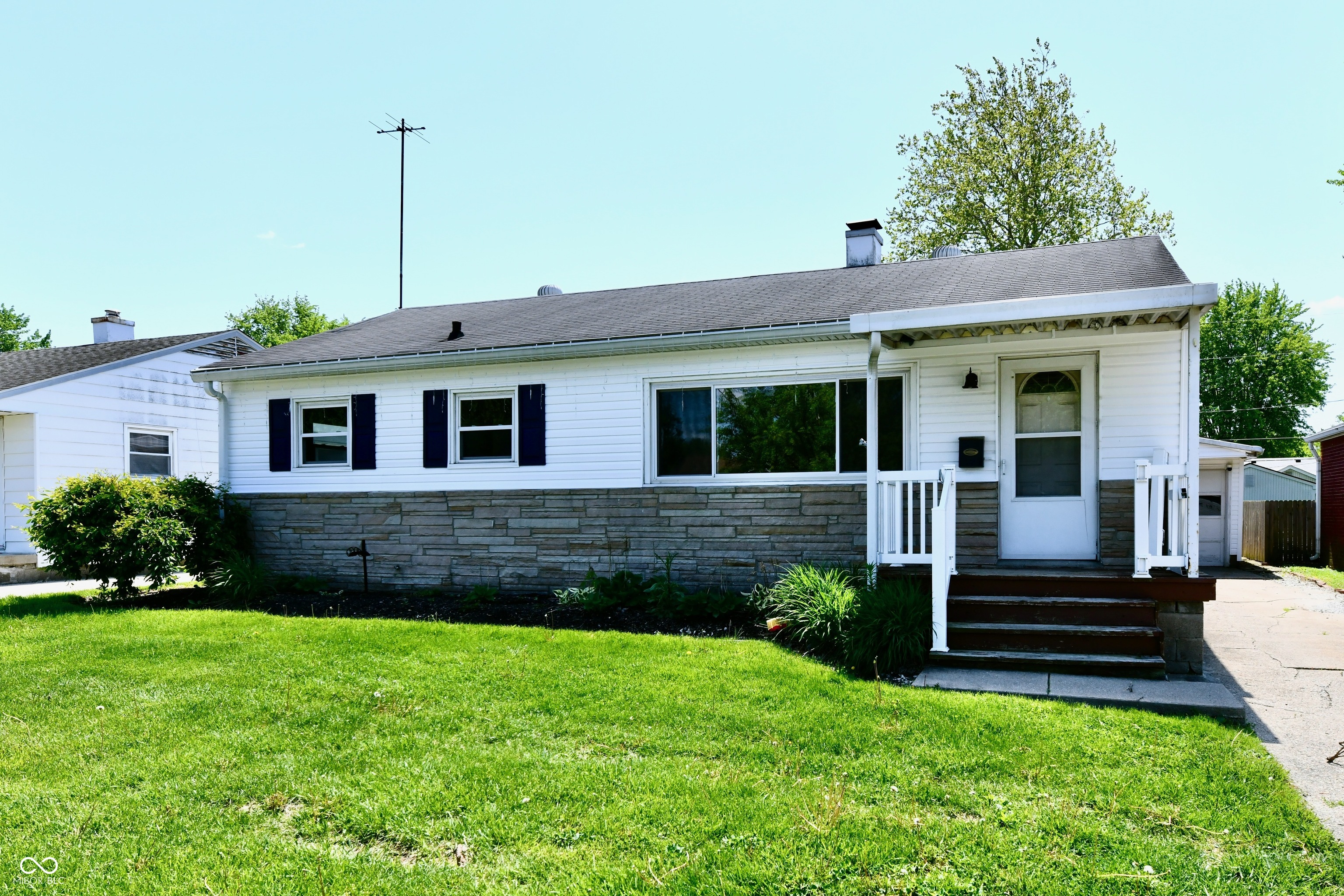 129 East McKenzie Road Greenfield, IN 46140 - Photo 1 of 33