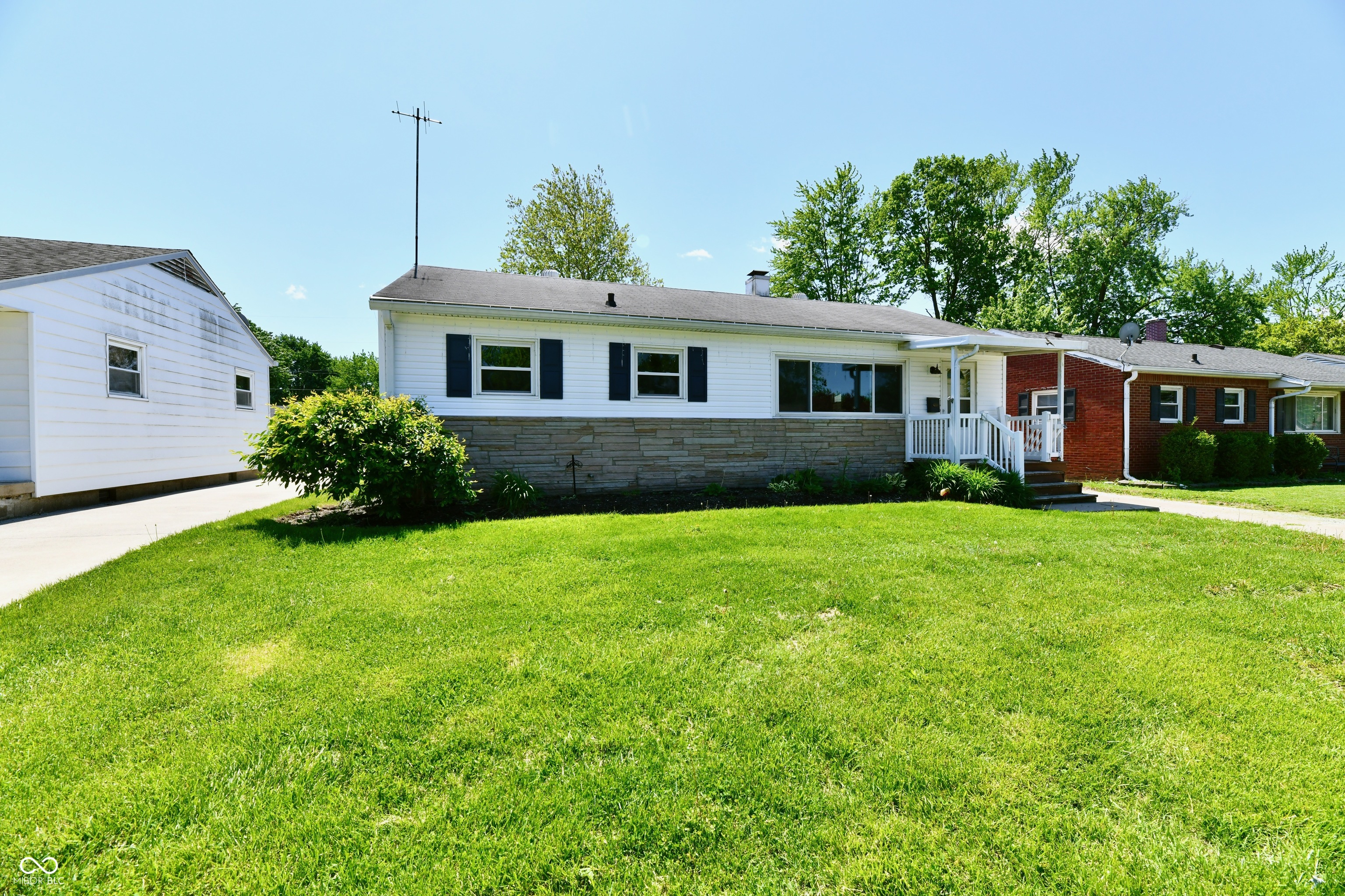 129 East McKenzie Road Greenfield, IN 46140 - Photo 2 of 33