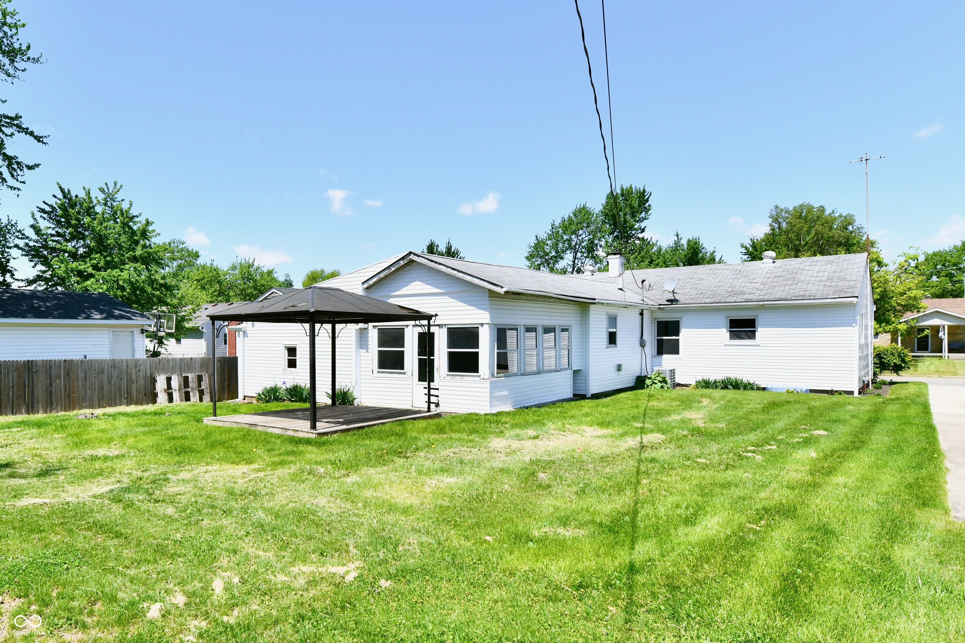 129 East McKenzie Road Greenfield, IN 46140 - Photo 4 of 33