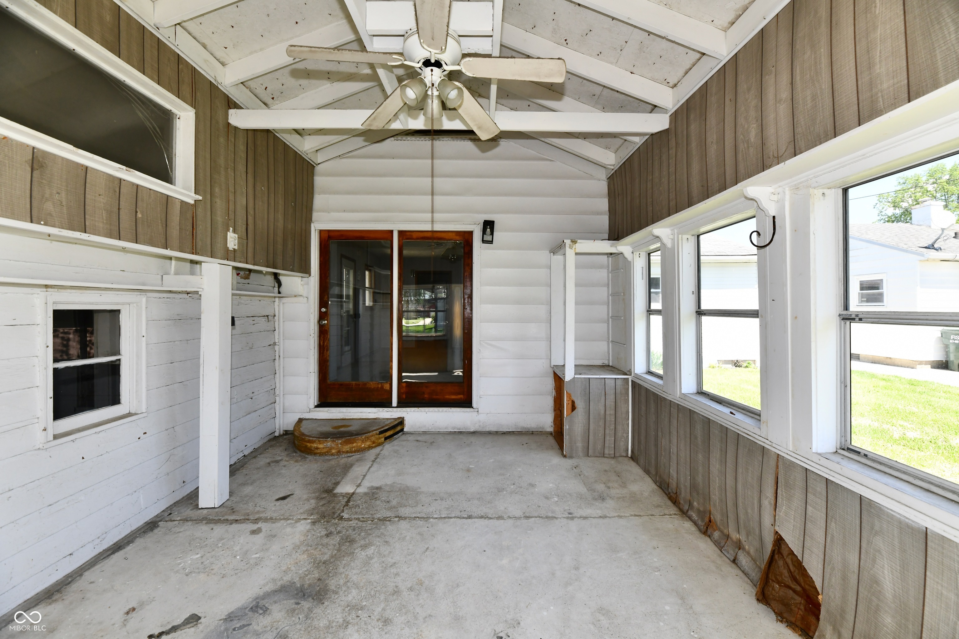 129 East McKenzie Road Greenfield, IN 46140 - Photo 6 of 33