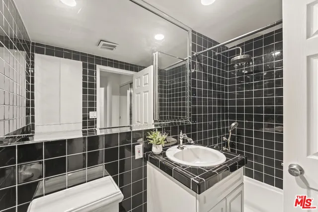 $605,000 | 999 North Doheny Drive, Unit 211, West Hollywood, CA 90069