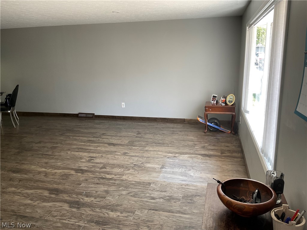 9251 Fair Road Strongsville, OH 44149 - Photo 8 of 26 Living room