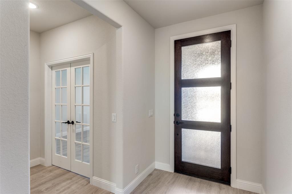 725 Seahawk Street Joshua, TX 76058 - Photo 2 of 26