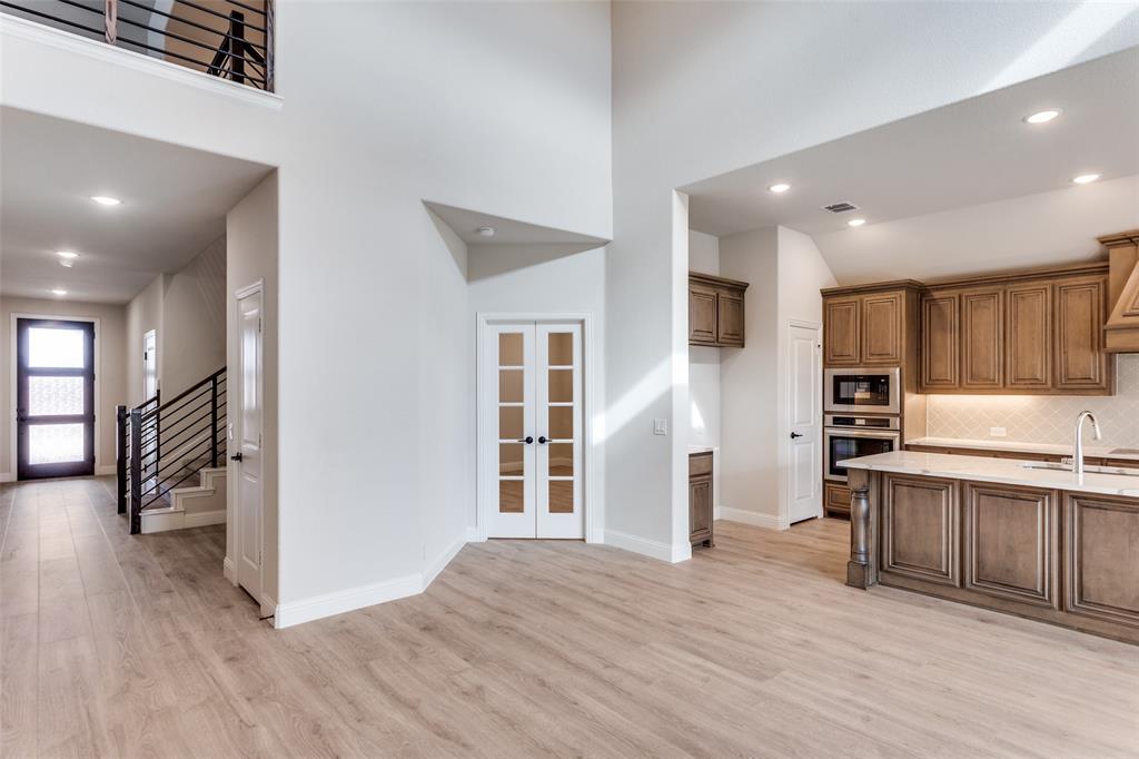 725 Seahawk Street Joshua, TX 76058 - Photo 4 of 26