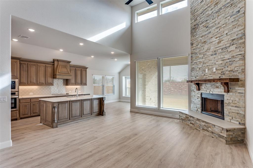 725 Seahawk Street Joshua, TX 76058 - Photo 5 of 26