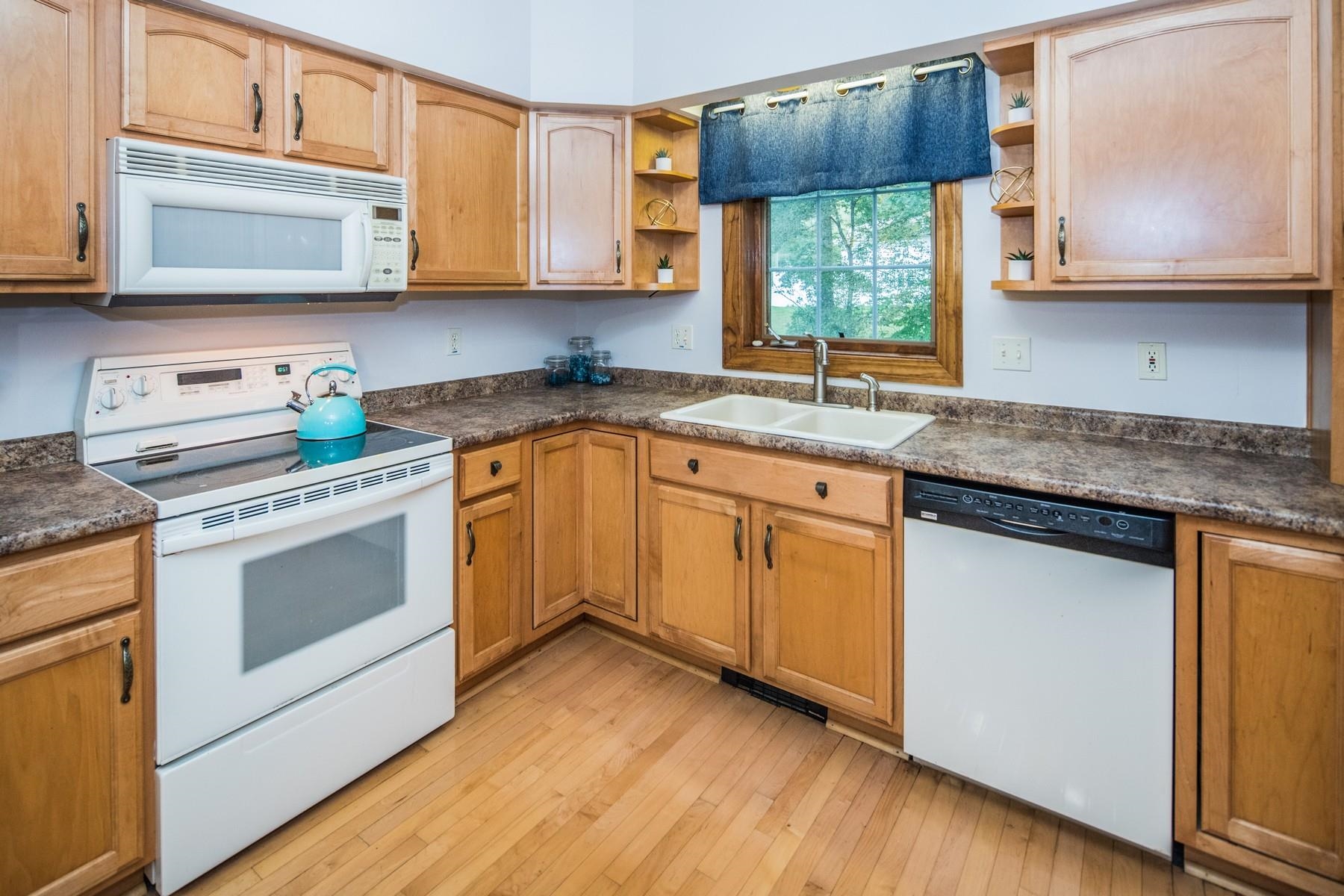 52 Ormsbee Avenue Proctor, VT 05765 - Photo 8 of 31