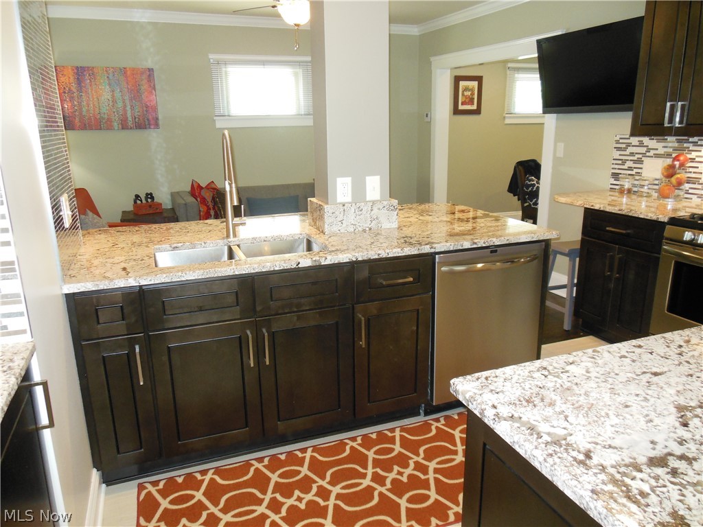2540 Kendall Road Cleveland, OH 44120 - Photo 4 of 32 Gallery Image 4