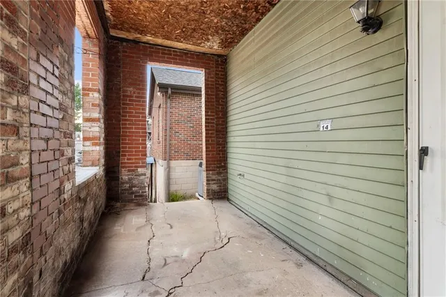 a view of house with a yard