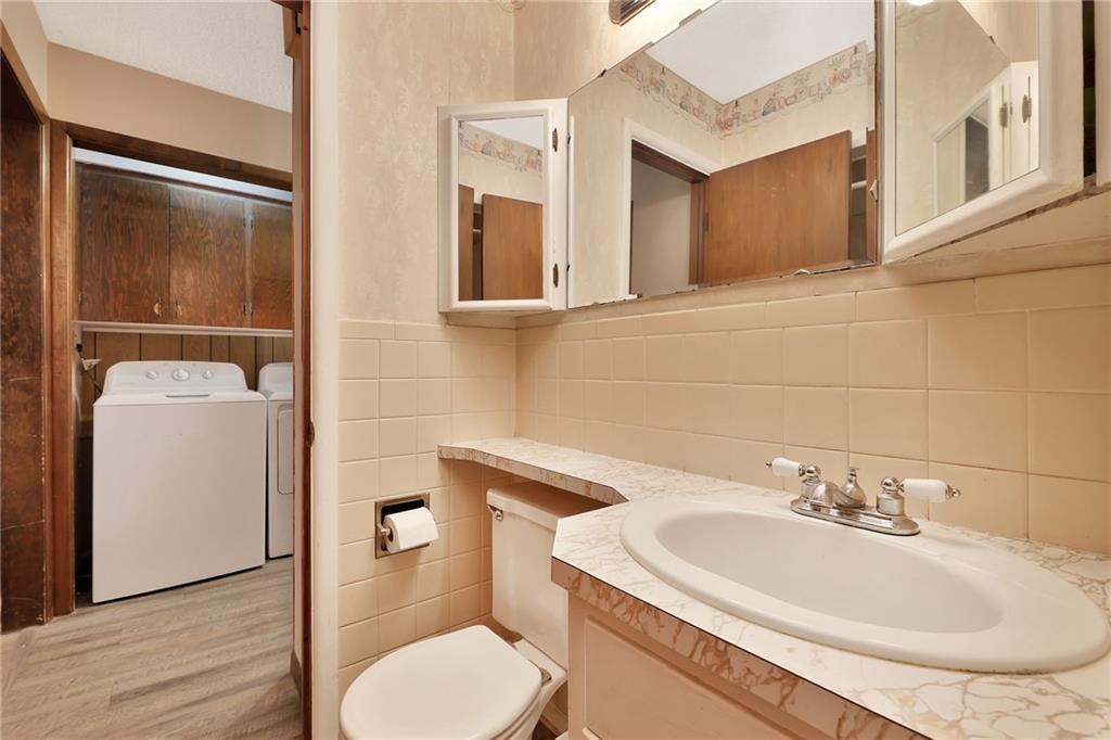 141 North Tracy Street Wichita, KS 67212 - Photo 12 of 44