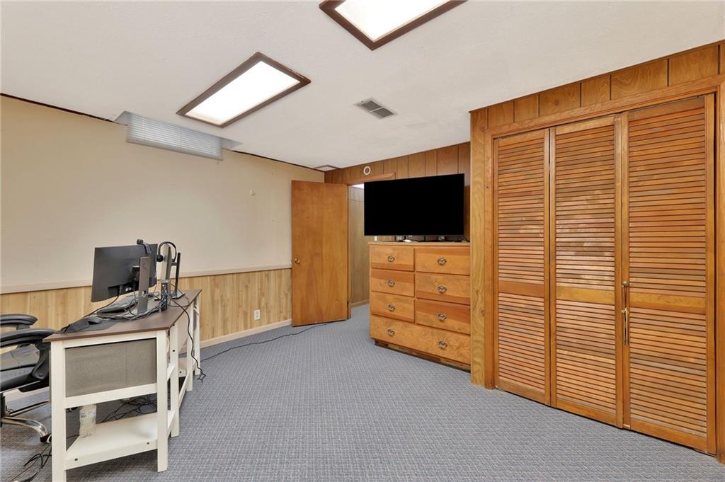 141 North Tracy Street Wichita, KS 67212 - Photo 25 of 44