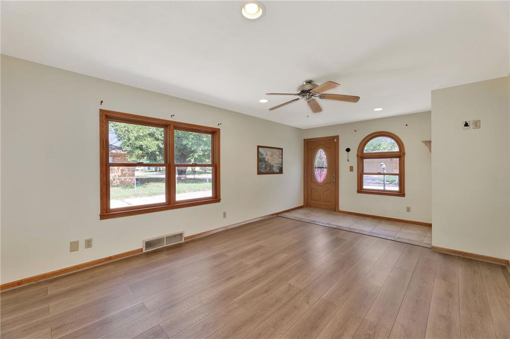 141 North Tracy Street Wichita, KS 67212 - Photo 38 of 44