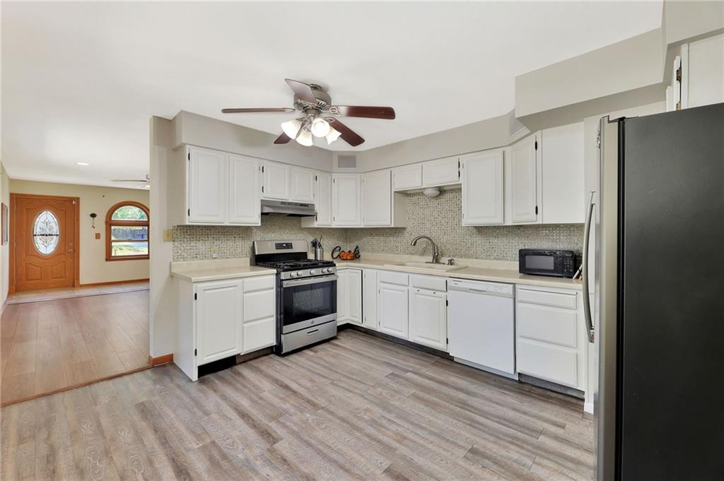 141 North Tracy Street Wichita, KS 67212 - Photo 8 of 44