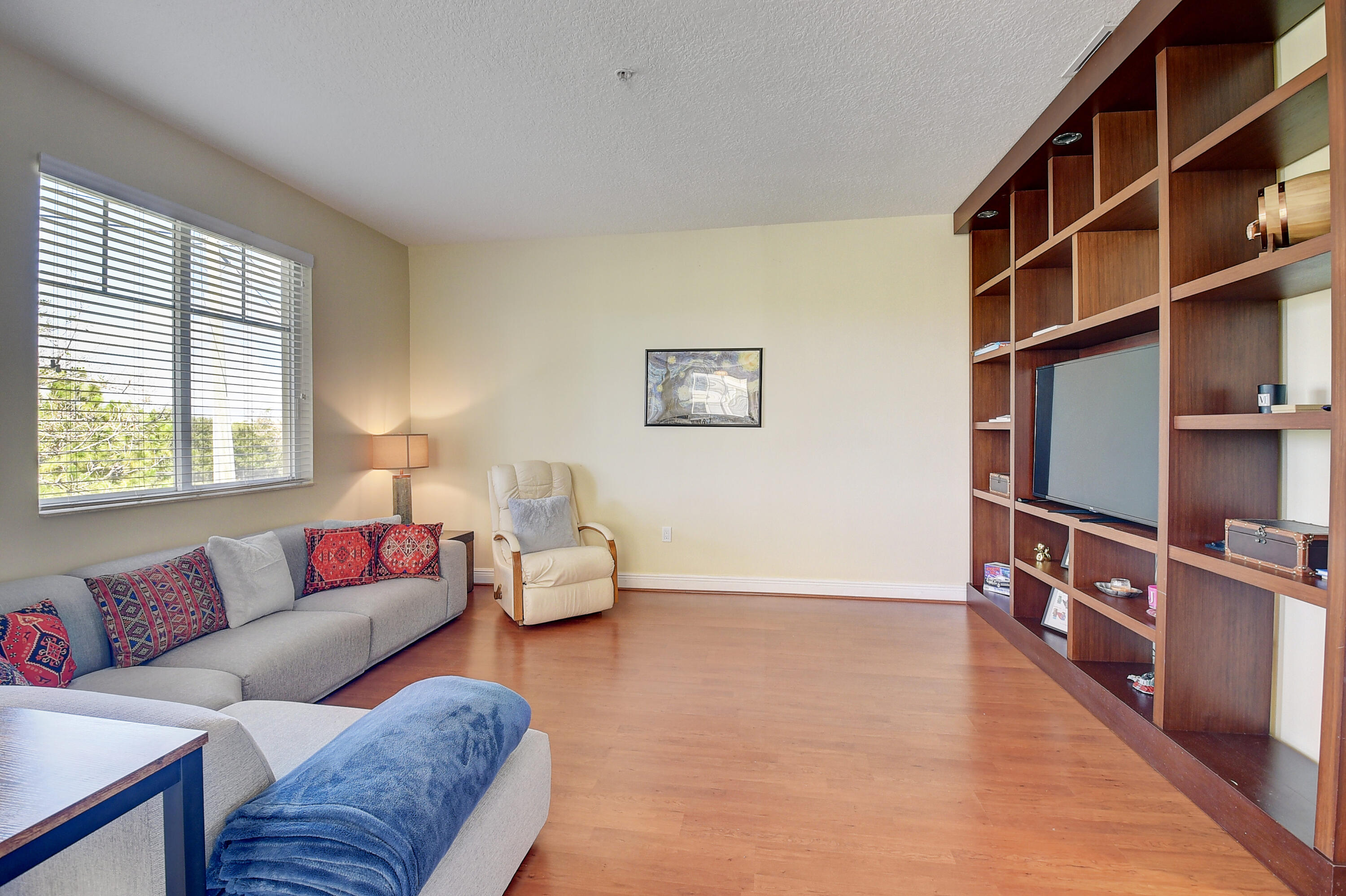 587 Northwest 35th Place Boca Raton, FL 33431 - Photo 6 of 20 Family Area