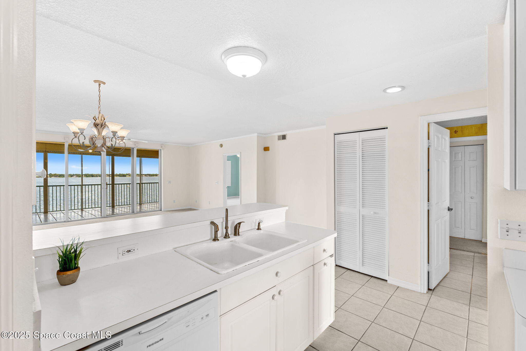 102 Riverside Drive, Unit 605 Cocoa, FL 32922 - Photo 14 of 84 Kitchen Views