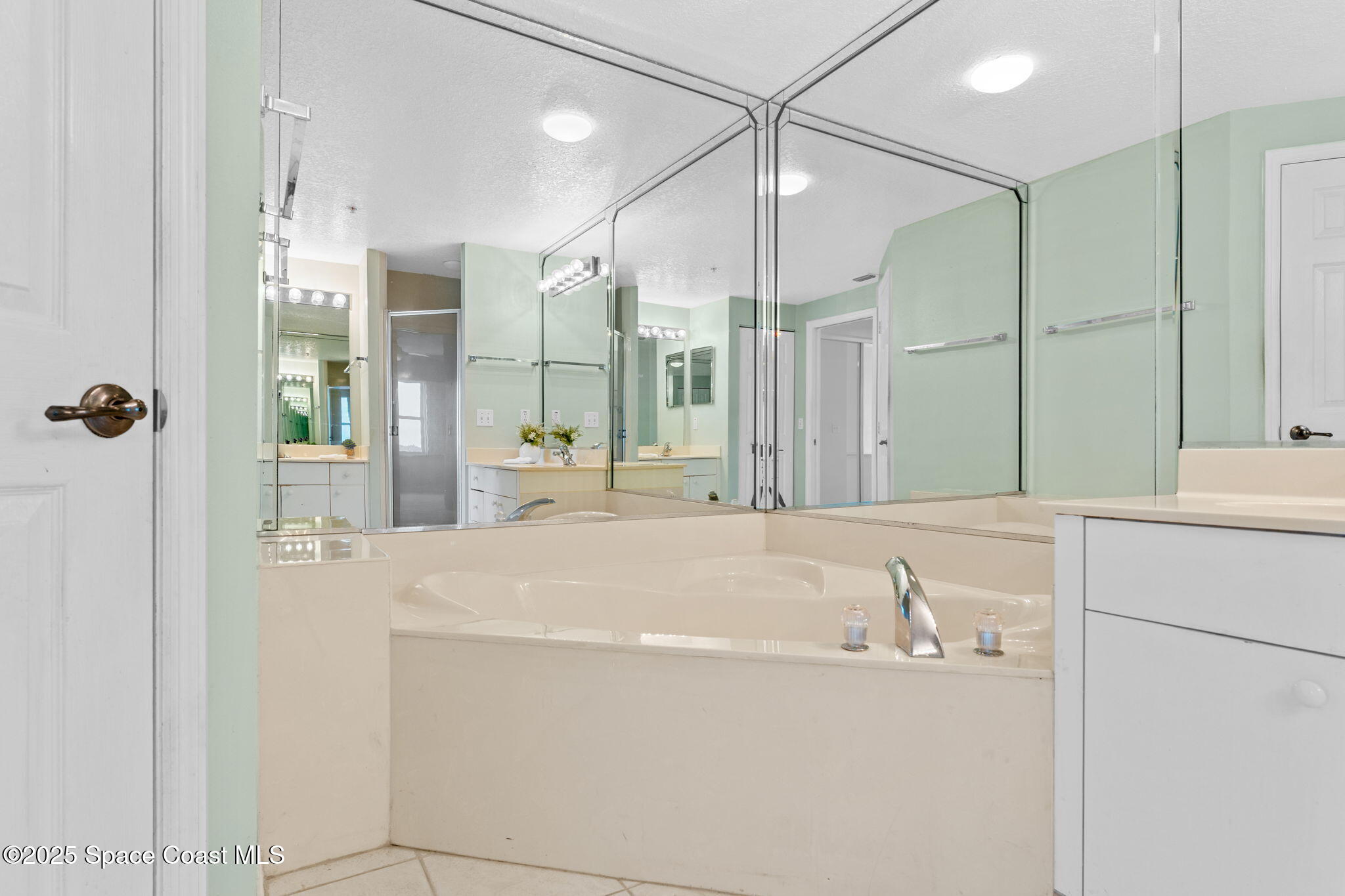 102 Riverside Drive, Unit 605 Cocoa, FL 32922 - Photo 32 of 84 Primary Bathroom Views