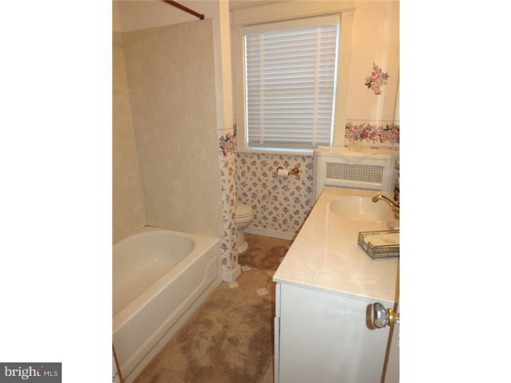 8500 Pembrook Road Philadelphia, PA 19128 - Photo 19 of 25 Bathroom
