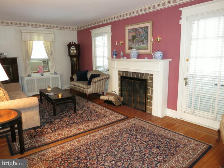 8500 Pembrook Road Philadelphia, PA 19128 - Photo 7 of 25 Living Room