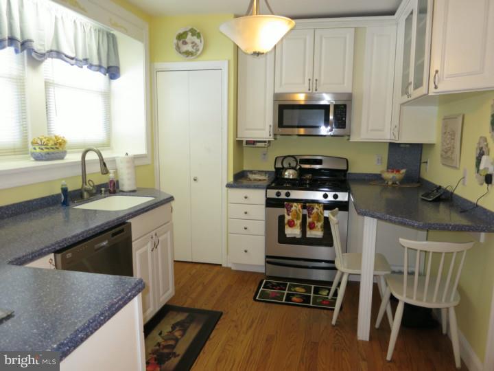 8500 Pembrook Road Philadelphia, PA 19128 - Photo 10 of 25 Kitchen