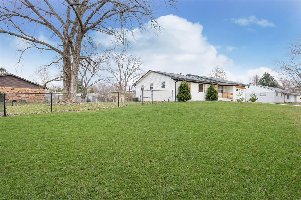 1748 Shawnee Road Indianapolis, IN 46260 - Photo 3 of 35 Gallery Image 3