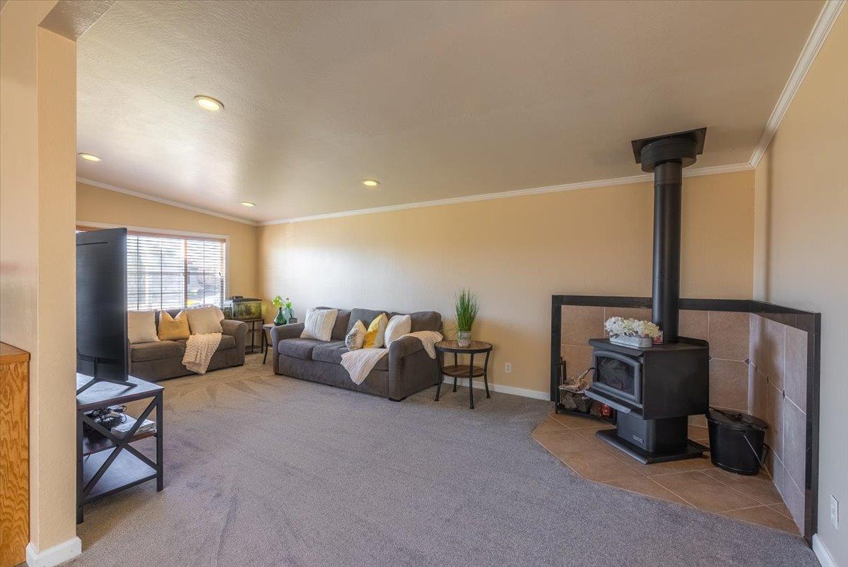 701 Cornell Avenue Salinas, CA 93901 - Photo 7 of 40 a living room with furniture